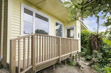 Photo of property in 33 Garden Road, Northland, Wellington, 6012