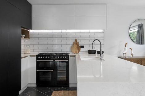 Photo of property in 5 Millpond Place, Parklands, Christchurch, 8083