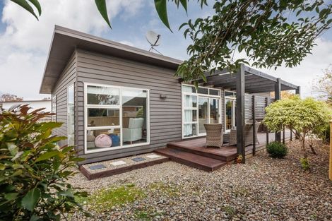 Photo of property in 58a Exeter Crescent, Takaro, Palmerston North, 4412