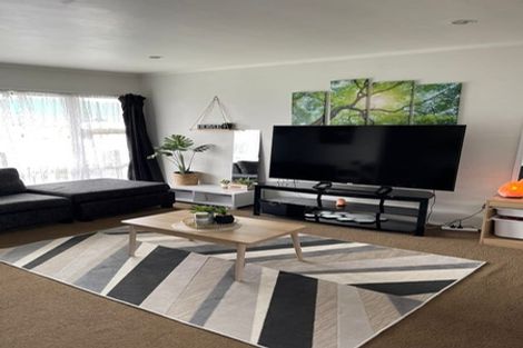 Photo of property in 1/1 Ballater Place, Highland Park, Auckland, 2010
