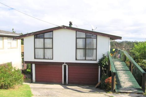 Photo of property in 2/1020 East Coast Road, Fairview Heights, Auckland, 0630