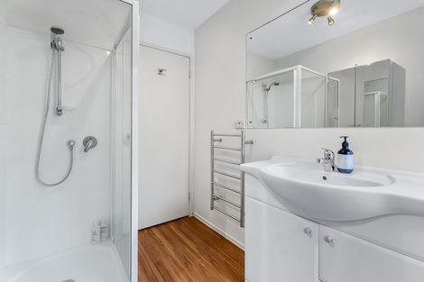 Photo of property in 22 Tiri Road, Milford, Auckland, 0620