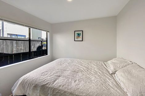 Photo of property in 19a Akoranga Drive, Northcote, Auckland, 0627
