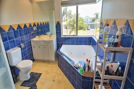 Photo of property in 5 Lamia Place, The Gardens, Auckland, 2105