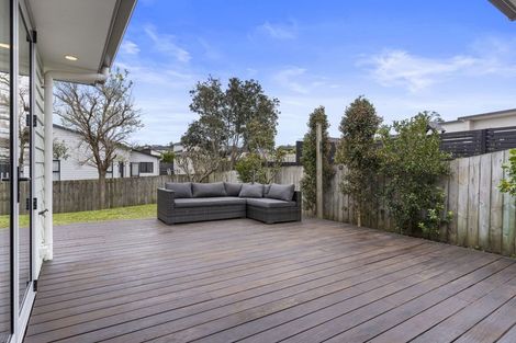 Photo of property in 5 Tee Point, Red Beach, 0932