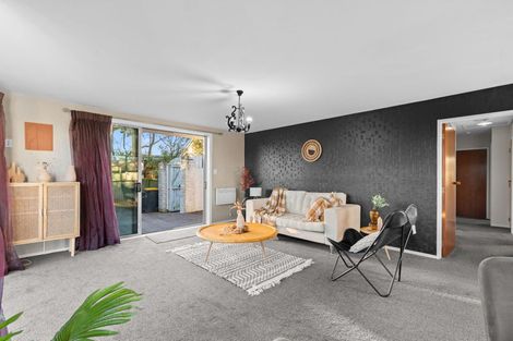 Photo of property in 2/275 Hendersons Road, Hoon Hay, Christchurch, 8025