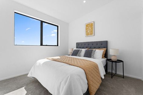 Photo of property in 2/18 Sylvan Crescent, Te Atatu South, Auckland, 0610