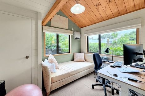 Photo of property in 123 Marine Parade, Eastbourne, Lower Hutt, 5013