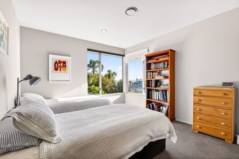 Photo of property in 2/23 Seapoint Road, Bluff Hill, Napier, 4110