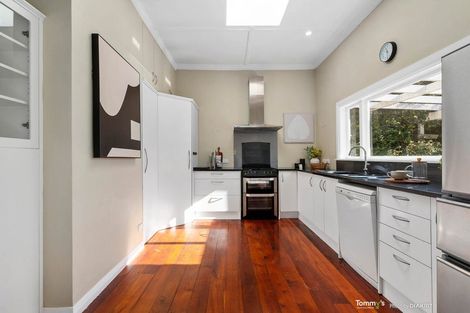 Photo of property in 24 Wha Street, Lyall Bay, Wellington, 6022