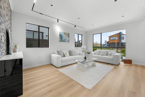 Photo of property in 39 Park Green Avenue, Rosehill, Papakura, 2113