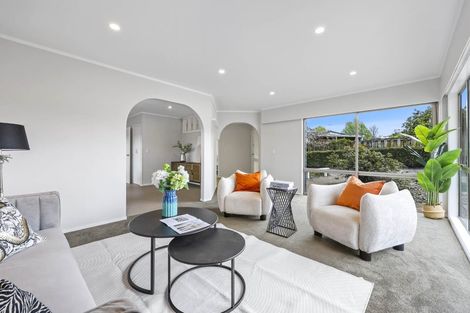 Photo of property in 34 Beechdale Crescent, Pakuranga Heights, Auckland, 2010
