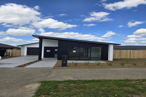 Photo of property in 1 Arohanui Road, Karaka, 2124