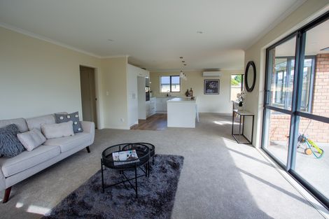 Photo of property in 7 Devon Lane, Carterton, 5713