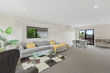 Photo of property in 1/30 Fairway Avenue, Red Beach, 0932