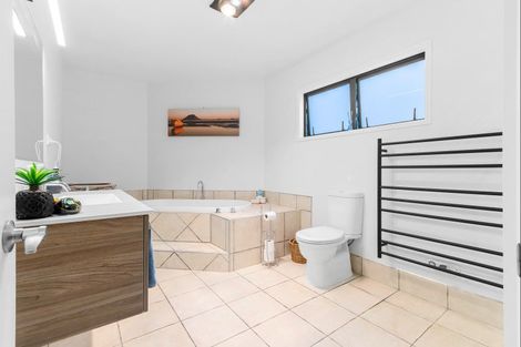 Photo of property in 96r Panorama Drive, Welcome Bay, Tauranga, 3175