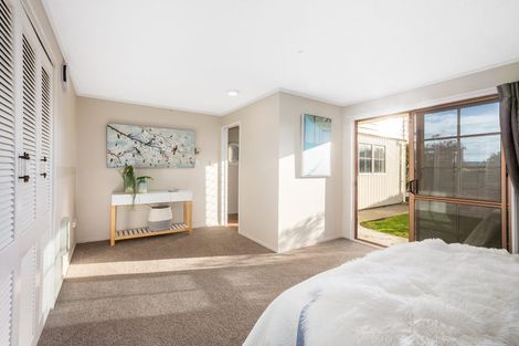 Photo of property in 17 Leeward Drive, Whitby, Porirua, 5024