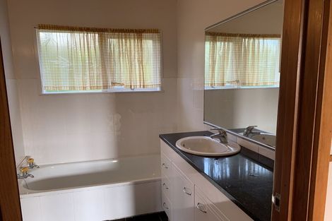 Photo of property in 1 Sovereign Place, Glenfield, Auckland, 0629