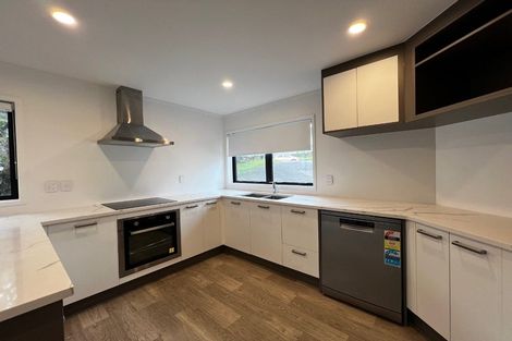 Photo of property in 5 Goldfinch Rise, Unsworth Heights, Auckland, 0632