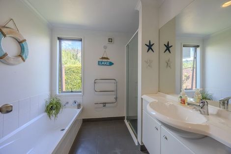 Photo of property in 9 Meadowbrook Place, Wanaka, 9305