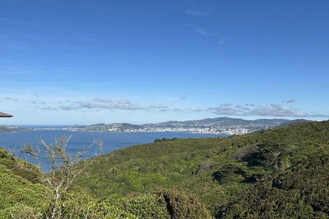 Photo of property in 6 Bennett Grove, Newlands, Wellington, 6037