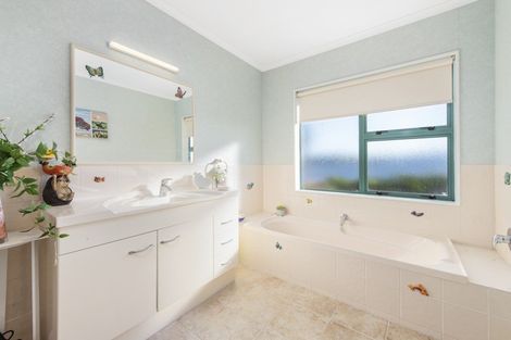 Photo of property in 6 Maddison Place, Welcome Bay, Tauranga, 3112