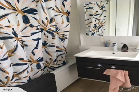 Photo of property in 141 Churton Drive, Churton Park, Wellington, 6037