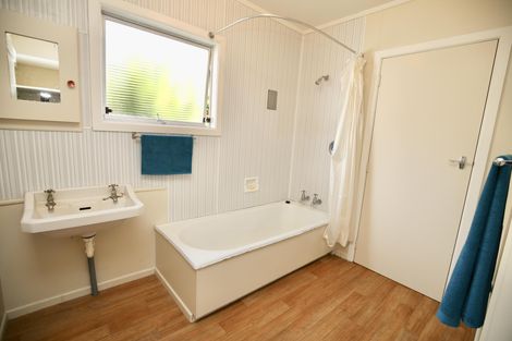 Photo of property in 80 Wallis Street, Raglan, 3225