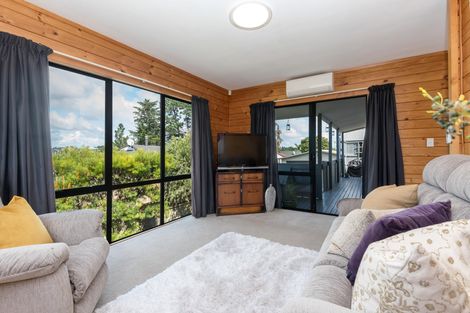 Photo of property in 7 Coubray Place, Botany Downs, Auckland, 2010