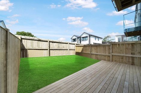 Photo of property in 3/105 Hobsonville Road, West Harbour, Auckland, 0618