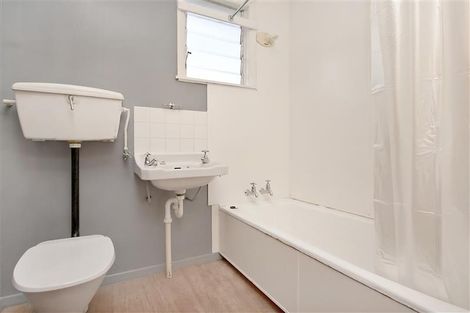 Photo of property in 87 Featherston Street, Takaro, Palmerston North, 4412