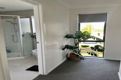 Photo of property in 118a Kervil Avenue, Te Atatu Peninsula, Auckland, 0610