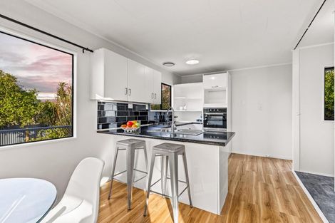 Photo of property in 12 Cameron Place, Ranui, Auckland, 0612