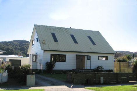 Photo of property in 53 Parkway, Wainuiomata, Lower Hutt, 5014