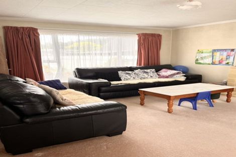 Photo of property in 11 Linden Avenue, Tawa, Wellington, 5028