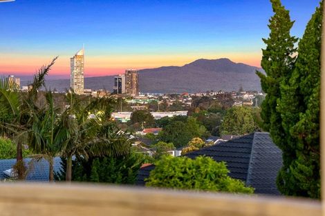 Photo of property in 98 Eban Avenue, Hillcrest, Auckland, 0627