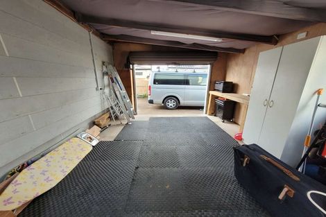 Photo of property in 94 Roberts Road, Te Atatu South, Auckland, 0610