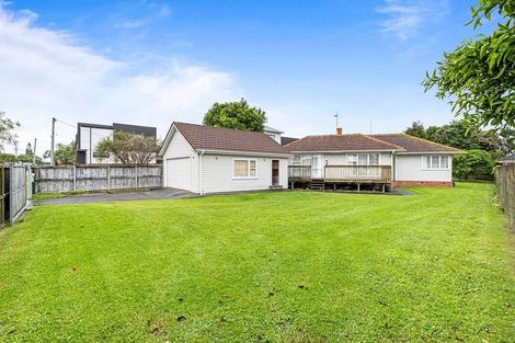 Photo of property in 47 Neil Avenue, Te Atatu Peninsula, Auckland, 0610