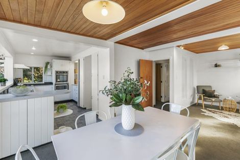 Photo of property in 30 Singers Road, Korokoro, Lower Hutt, 5012