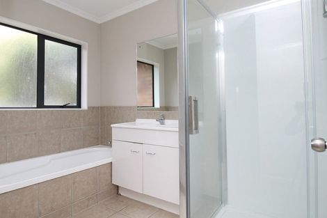 Photo of property in 6 Goh Place, Manurewa, Auckland, 2105