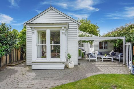 Photo of property in 96 Holly Road, St Albans, Christchurch, 8014