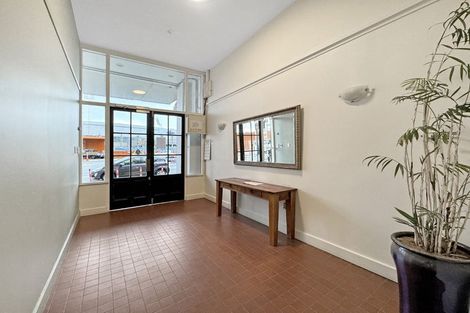 Photo of property in Endeavour Apartments, 19/125u Thorndon Quay, Pipitea, Wellington, 6011