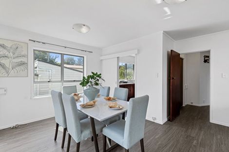 Photo of property in 2/22 Peach Road, Glenfield, Auckland, 0629