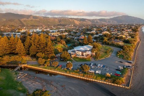 Photo of property in 19 Groves Road, Raumati Beach, Paraparaumu, 5032