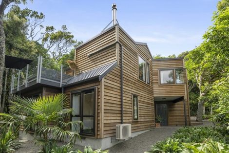 Photo of property in 1 Kakariki Grove, Waikanae, 5036