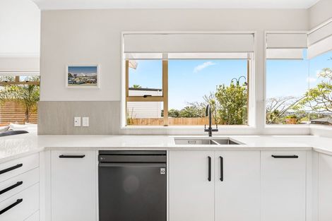 Photo of property in 30 Vermeer Place, West Harbour, Auckland, 0618