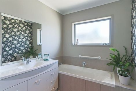 Photo of property in 14 Estate Grove, Inglewood, 4330
