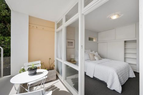 Photo of property in 10/4f Claremont Grove, Mount Victoria, Wellington, 6011