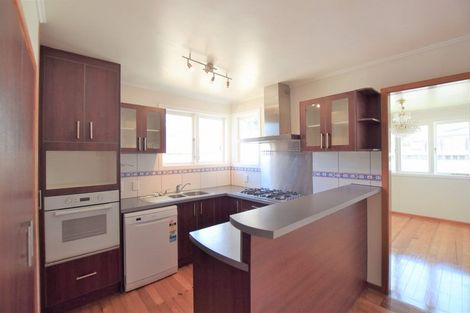 Photo of property in 20 Amberley Avenue, Te Atatu South, Auckland, 0610
