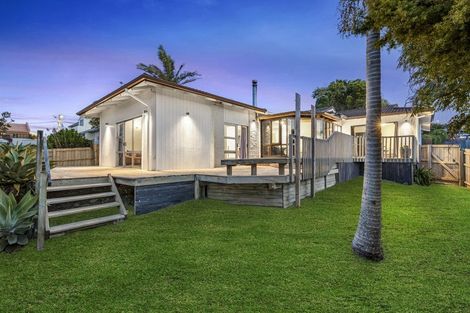 Photo of property in 5 Rakino Avenue, Manly, Whangaparaoa, 0930